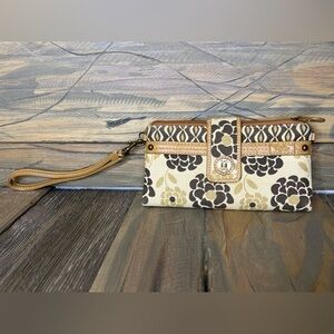 W016. Vintage Relic Wristlet/Wallet